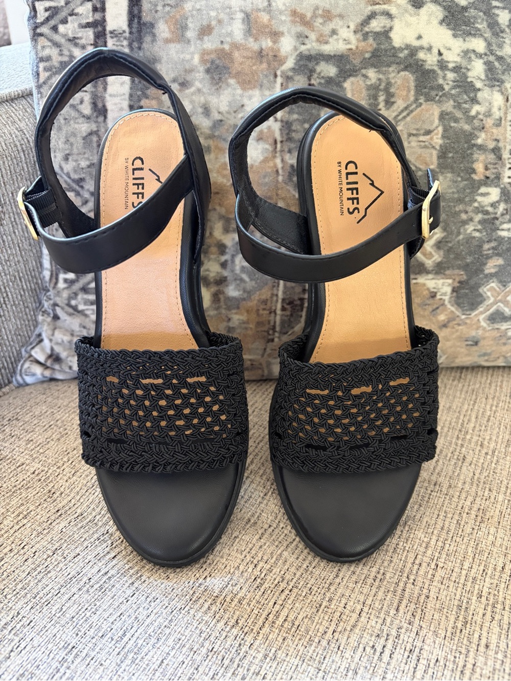 Cliffs by WHITE MOUNTAIN Black Block Heel Sandals - Size 8 - 2” Heel